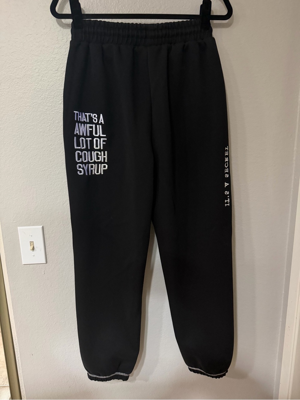 Trapstar - That’s a awful lot of cough syrup - Pants Sweatpants Jogger - Medium - Picture 3 of 4
